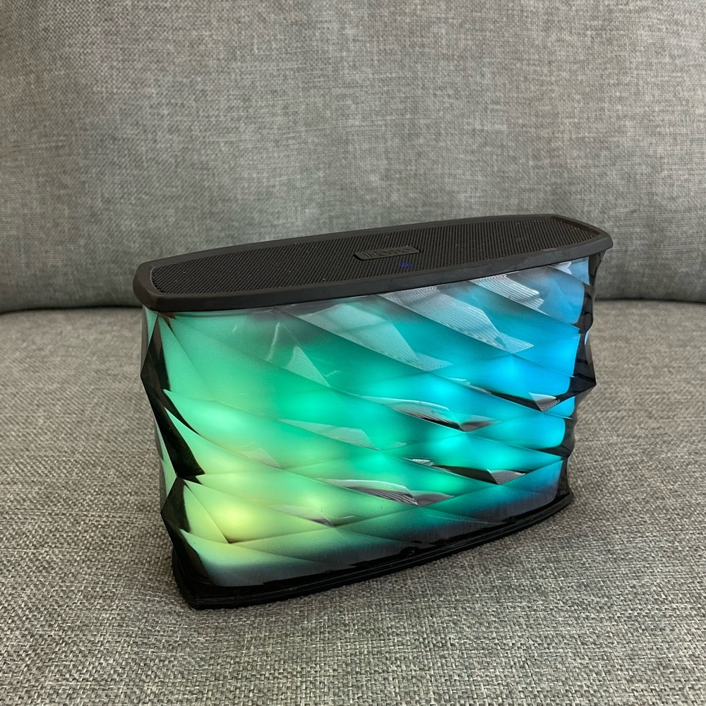 iHome Bluetooth speaker - Picture 10 of 13